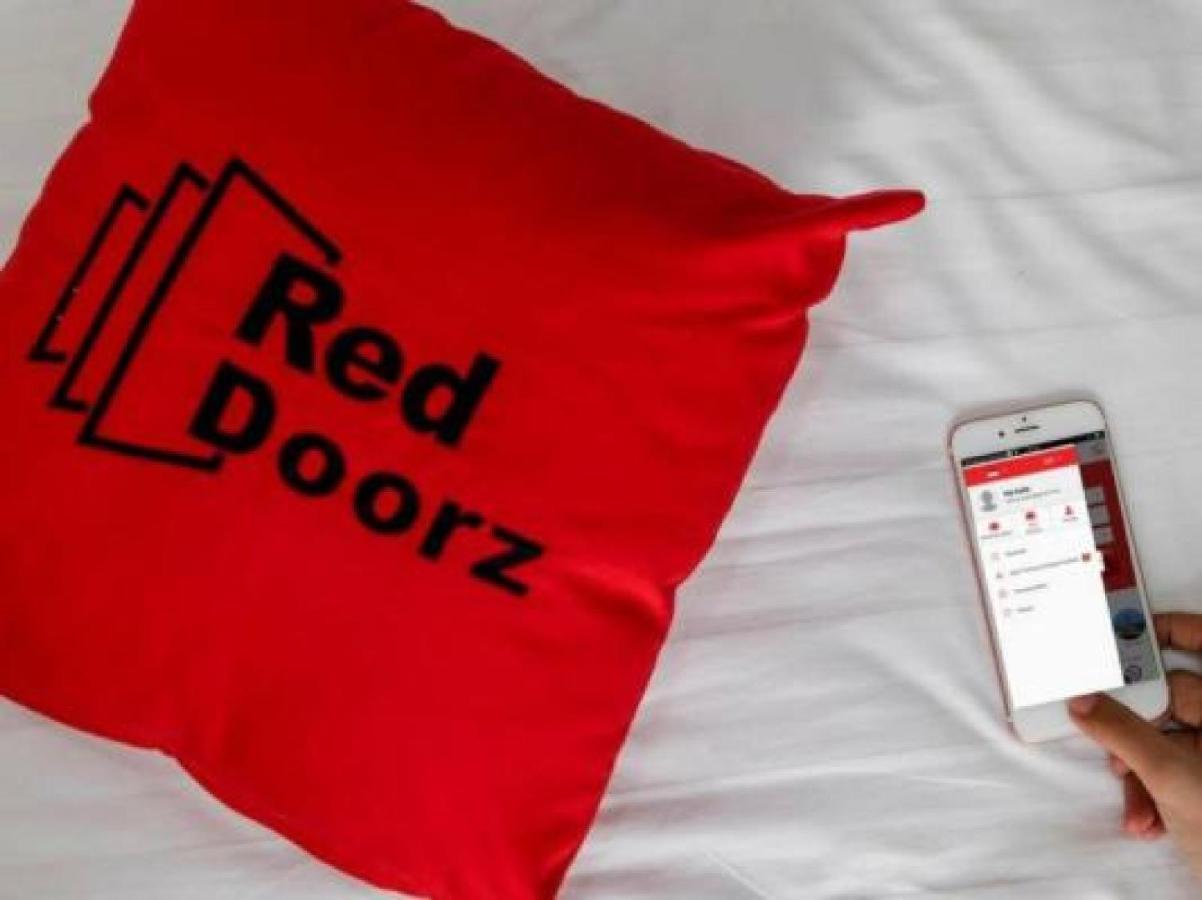 RedDoorz Plus near Jalan Baru Bogor Hotel Exterior foto